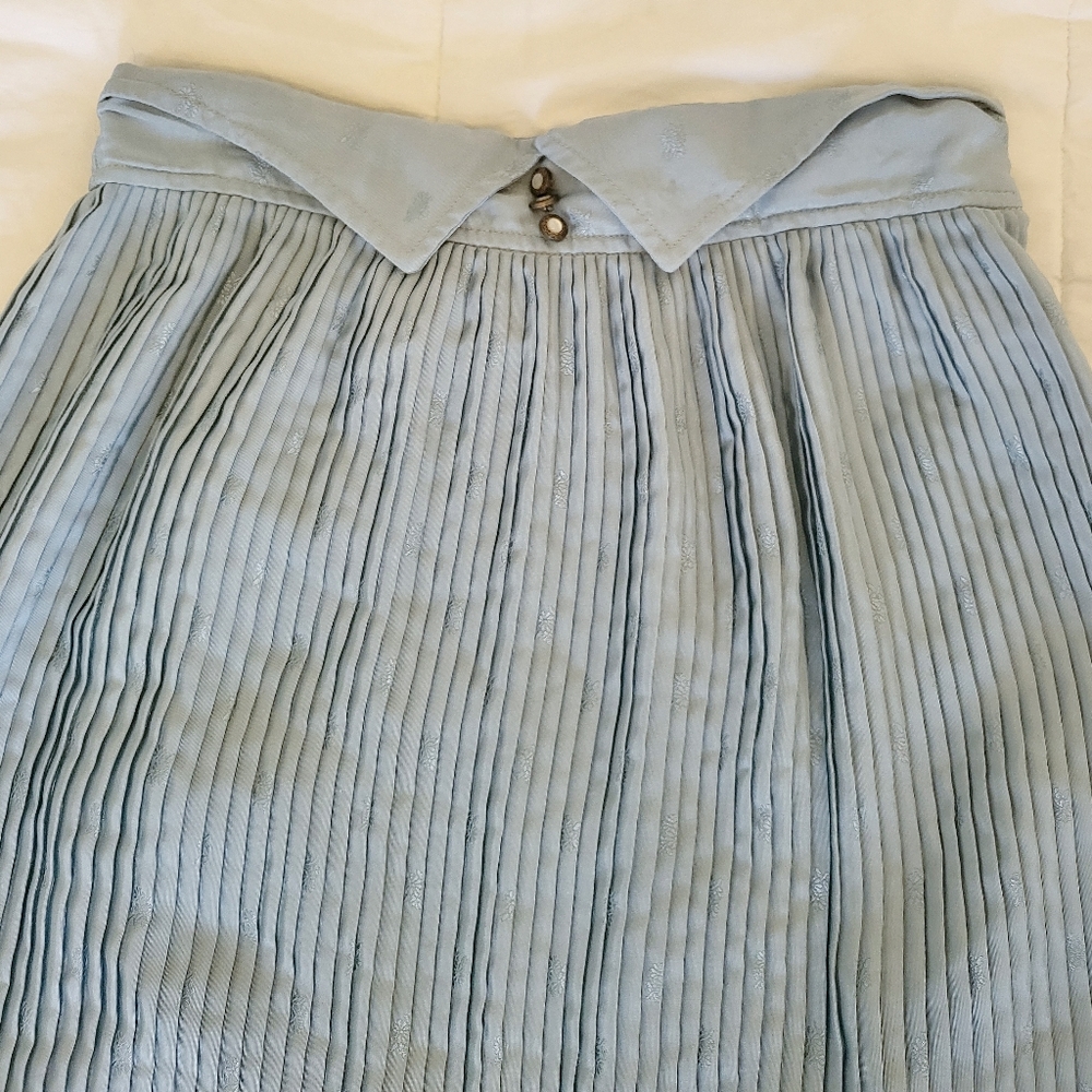 80's Straight Pleated Midi Skirt with Pointed Waistband
